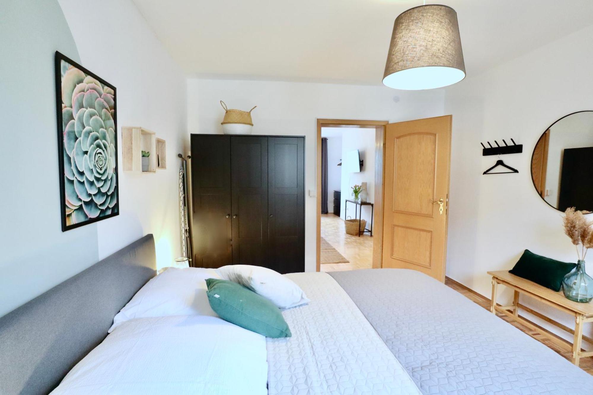 Sapphire Apartment: Free Parking + Netflix + Bathtub Essen Dış mekan fotoğraf