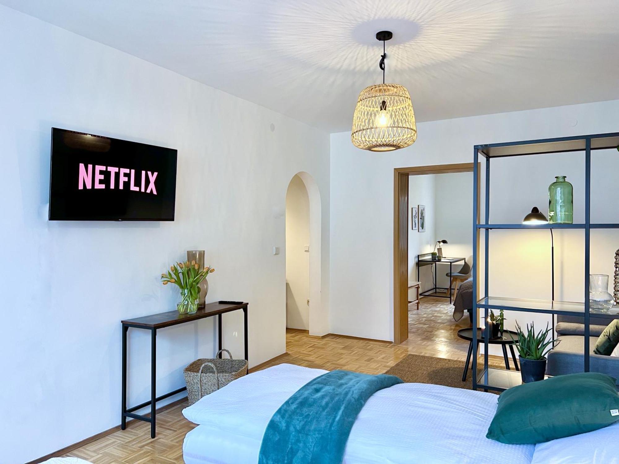 Sapphire Apartment: Free Parking + Netflix + Bathtub Essen Dış mekan fotoğraf