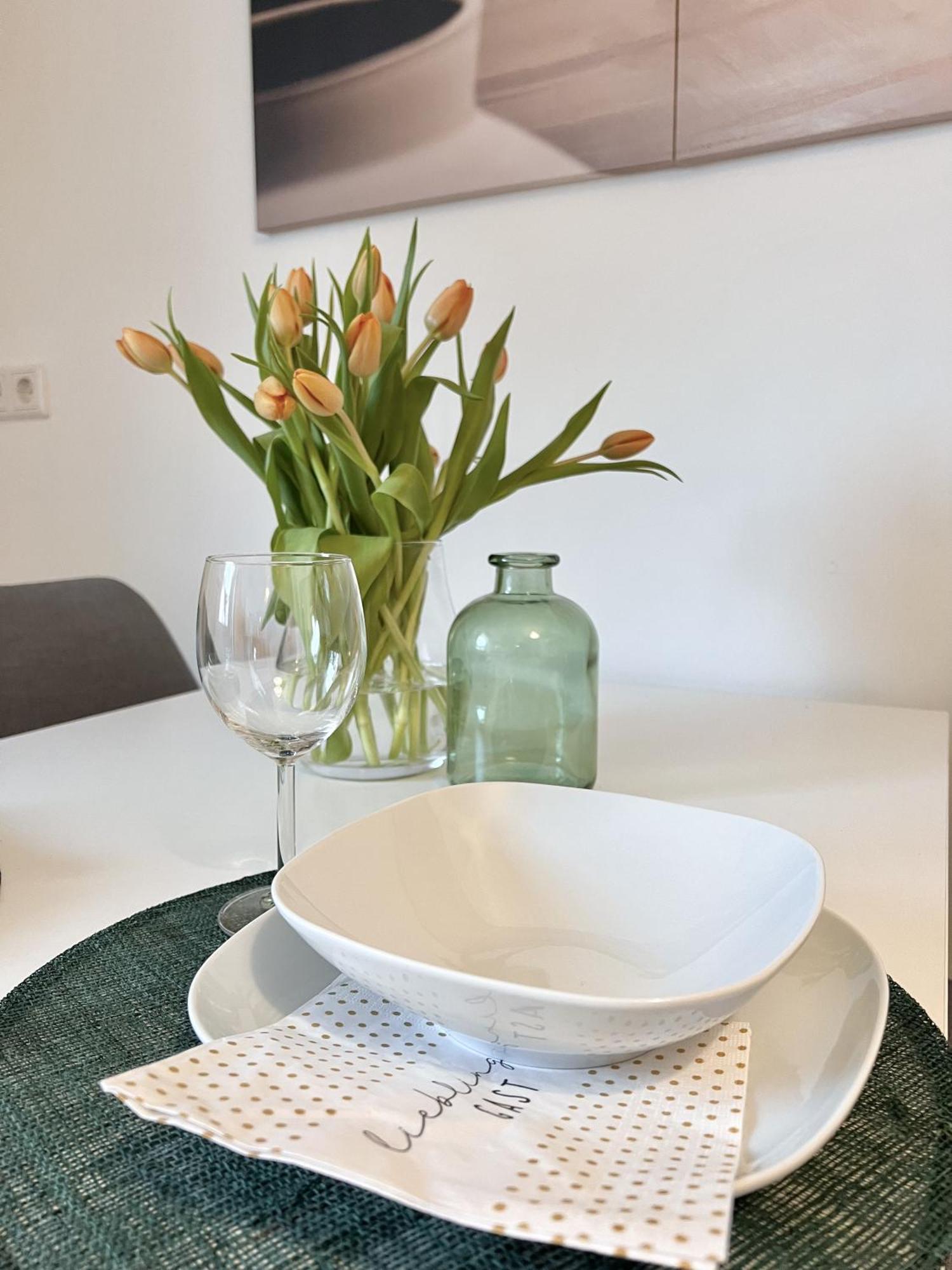 Sapphire Apartment: Free Parking + Netflix + Bathtub Essen Dış mekan fotoğraf