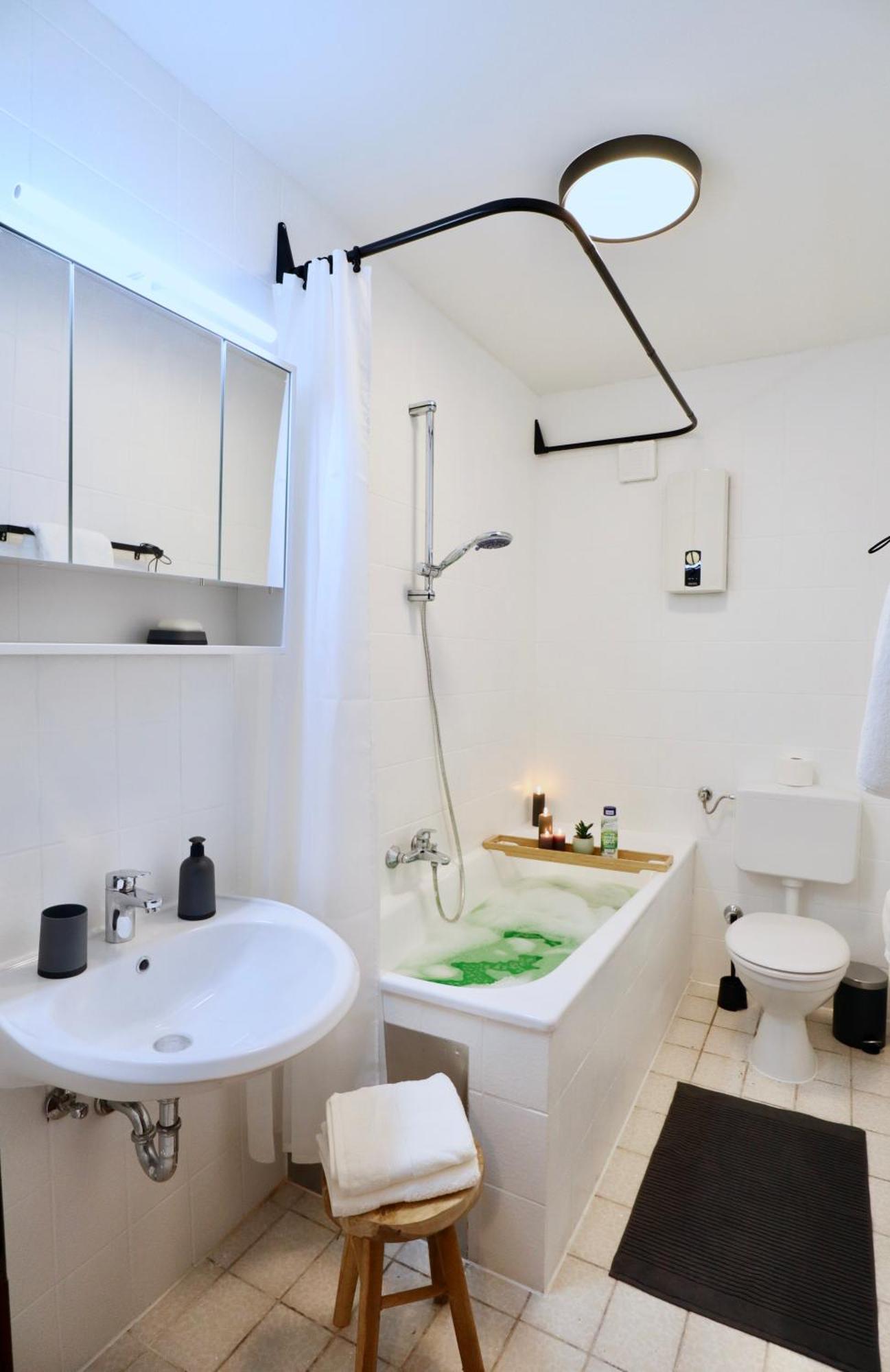 Sapphire Apartment: Free Parking + Netflix + Bathtub Essen Dış mekan fotoğraf